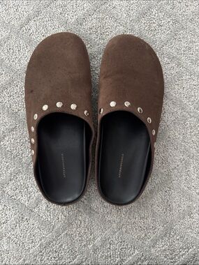 By Anthropologie Studded Clogs in brown suede, 41